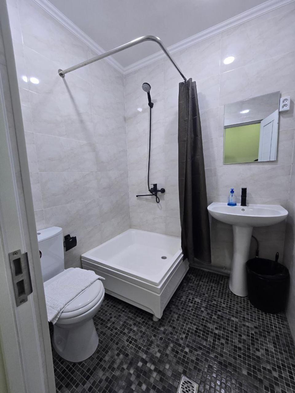 Guesto Hostel Taszkent Zewnętrze zdjęcie