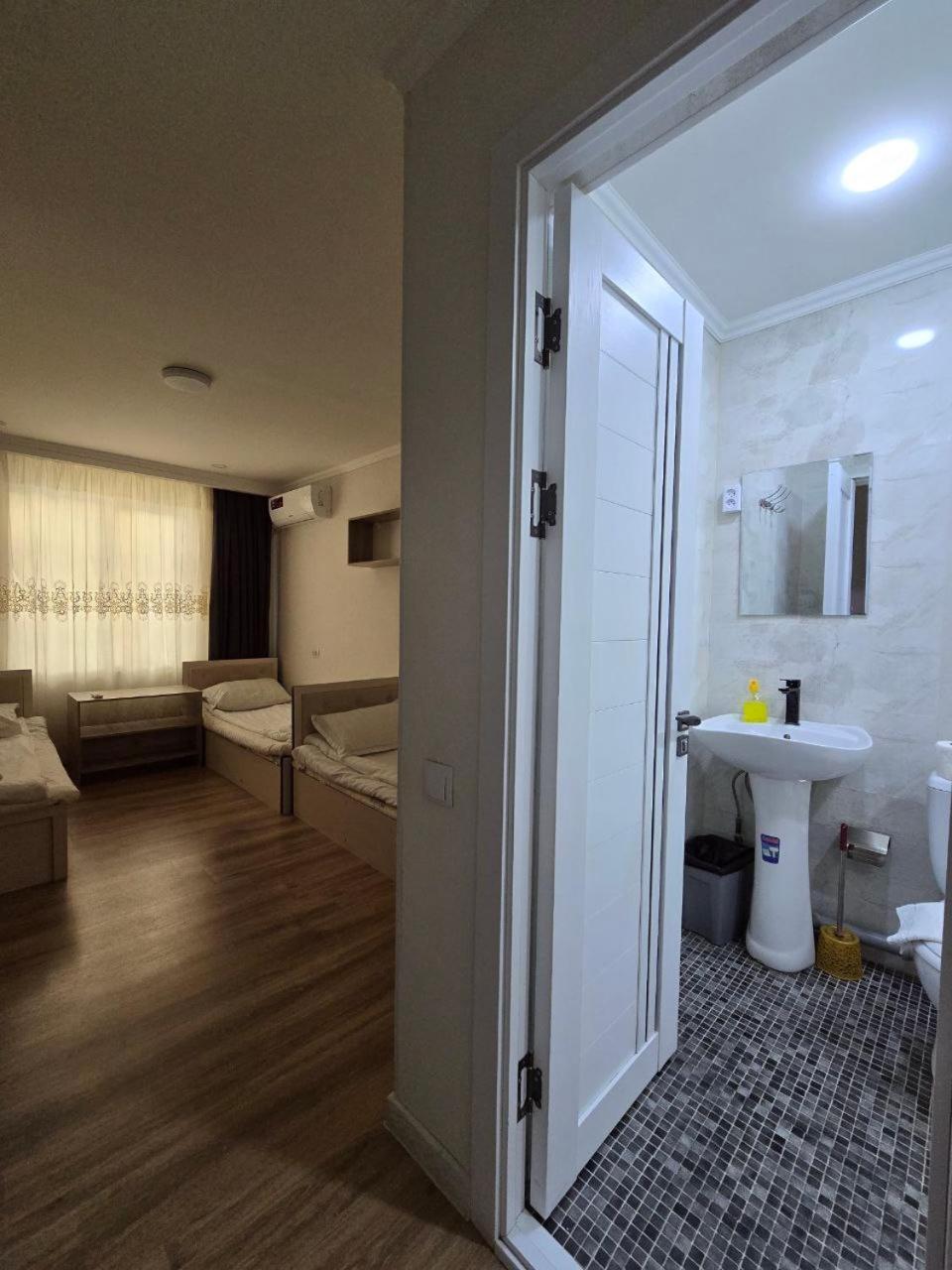 Guesto Hostel Taszkent Zewnętrze zdjęcie