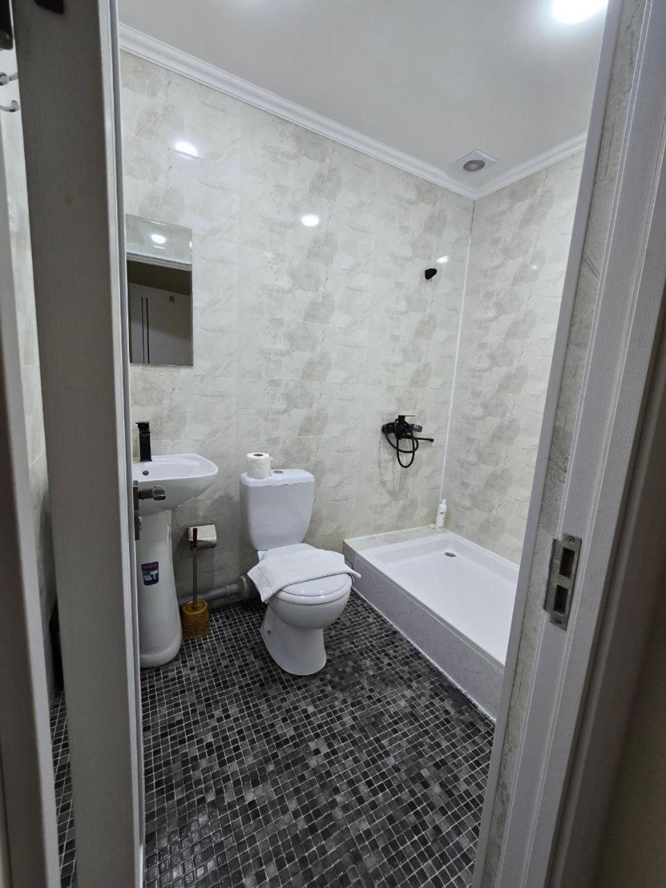 Guesto Hostel Taszkent Zewnętrze zdjęcie